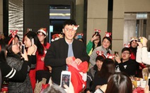Lâm Phong phát quà Noel, Lâm Tâm Như đón Giáng sinh với khán giả