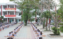 Thi học kỳ ở sân trường