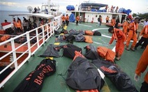 Vớt được thêm 40 thi thể nạn nhân đắm tàu ở Indonesia