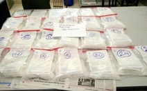 Một người nước ngoài vận chuyển ma túy đá sang Việt Nam