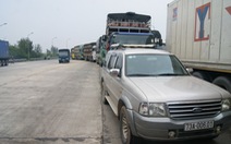Dân đưa xe chặn trạm thu phí Quán Hàu phản đối tăng phí