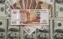 ​Đồng rúp Nga tiếp tục rơi tự do