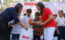 Tuổi Trẻ trao 200 phần quà tết cho học sinh nghèo