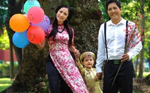Tết hạnh phúc: Thanh Thúy - Đức Thịnh chụp hình cùng con