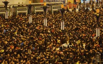 100.000 người về quê ăn tết "chết cứng" ở ga Quảng Châu