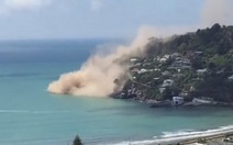 ​Video: vách đá đổ ập xuống biển sau động đất New Zealand