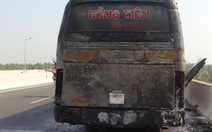 Xe khách bốc cháy trên cao tốc TP.HCM - Trung Lương