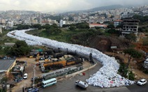 Khủng khiếp những "dòng sông rác" bao vây thủ đô Lebanon
