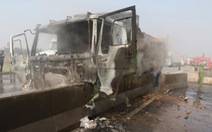 Tông xe khách, xe tải bốc cháy trên quốc lộ 1A