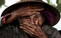 Nhiếp ảnh gia Pháp tặng ảnh cụ bà "cả thế giới biết" cho VN