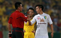 Văn Quyết bị cấm thi đấu 5 trận, nộp phạt 15 triệu đồng
