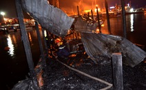 ​Cháy 2 tàu chở khách du lịch đang neo đậu ở Nha Trang