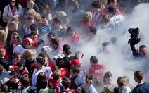 ​Xem video clip CĐV PSV làm nhục người ăn xin ở Madrid