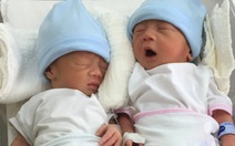 Cặp song sinh mang thai hộ đầu tiên ra đời