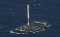 SpaceX đáp thành công tên lửa xuống tàu trên biển