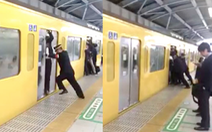 Xanh mặt với màn nhồi khách vô tàu điện ngầm ở Nhật