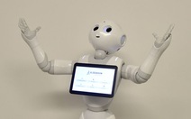 Lần đầu tiên robot Nhật nhập học với học sinh bình thường
