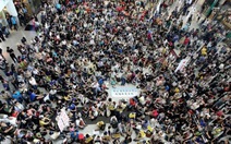 Dân Hong Kong biểu tình phản đối đặc khu trưởng lạm quyền