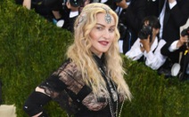 Madonna ăn mặc "quá bạo" tại Met Gala 2016