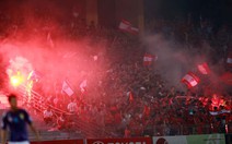 CĐV Hải Phòng “quậy tưng" sân Hàng Đẫy