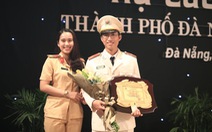 Anh thiếu úy trẻ được trao giải  “Nụ cười công chức”