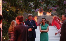 Ngoại trưởng John Kerry đi dạo khu vực hồ Gươm
