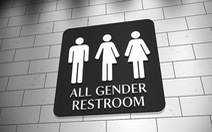 ​Nhà Trắng bị kiện vì chính sách nhà vệ sinh cho người chuyển giới