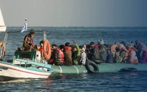 Cứu tàu chở 700 người lật trên Địa Trung Hải