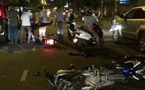 Chạy xe máy vào hiện trường tai nạn, nam sinh viên nhập viện