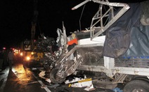 Xe tải và container đấu đầu trên quốc lộ, 3 người chết