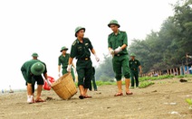 Làm sạch biển Cần Giờ