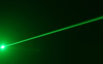 Kiến nghị xử lý hình sự việc chiếu tia laser vào máy bay