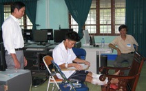 Sinh viên Lào,  Thái Lan “chia lửa”  cùng thí sinh