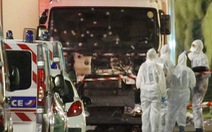 Khủng bố lao xe tải chở vũ khí vào đám đông ở Pháp, 84 người chết