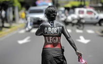 El Salvador muốn phạt phụ nữ phá thai 50 năm tù