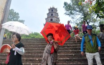 Dẫn khách vãn cảnh chùa Thiên Mụ, bị phạt 5 triệu đồng