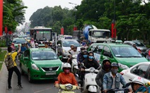 Taxi là "vua đường phố" Sài Gòn?