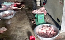 Xẻ thịt heo chết mang ra “chợ công nhân” bán