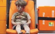 Video về cậu bé được cứu tại Aleppo gây sốc trên mạng xã hội