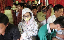Hành khách bị nhồi nhét như nêm trên đường về Hà Nội