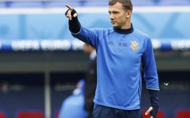 Iceland thử thách Shevchenko trong trận mở màn