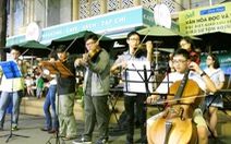 Dừng lại nghe tiếng đàn  trên đường sách Nguyễn Văn Bình