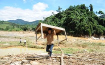 Vỡ đường dẫn thủy điện Sông Bung 2, làng Pa Oi tan hoang