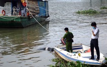 Thi thể đeo balô nghi chứa gạch trôi sông Sài Gòn