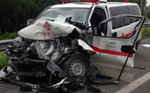 Xe cấp cứu tông xe bồn trên cao tốc, tài xế tử vong