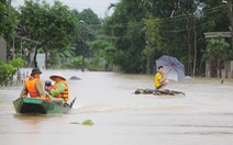 Hai thanh niên dũng cảm cứu hai học sinh bị lũ cuốn