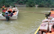 Vượt lũ cứu trợ người dân rốn lũ Tân Hóa, Quảng Bình