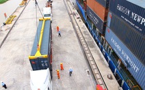 ​Tàu container đầu tiên vào cảng ở ĐBSCL