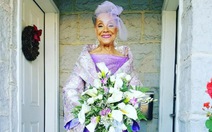 Xem cô dâu 86 tuổi tự thiết kế áo cưới lãng mạn
