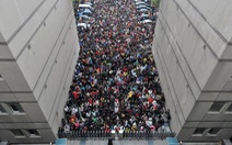Gần 10.000 người Trung Quốc cạnh tranh ghế "lo trà nước"